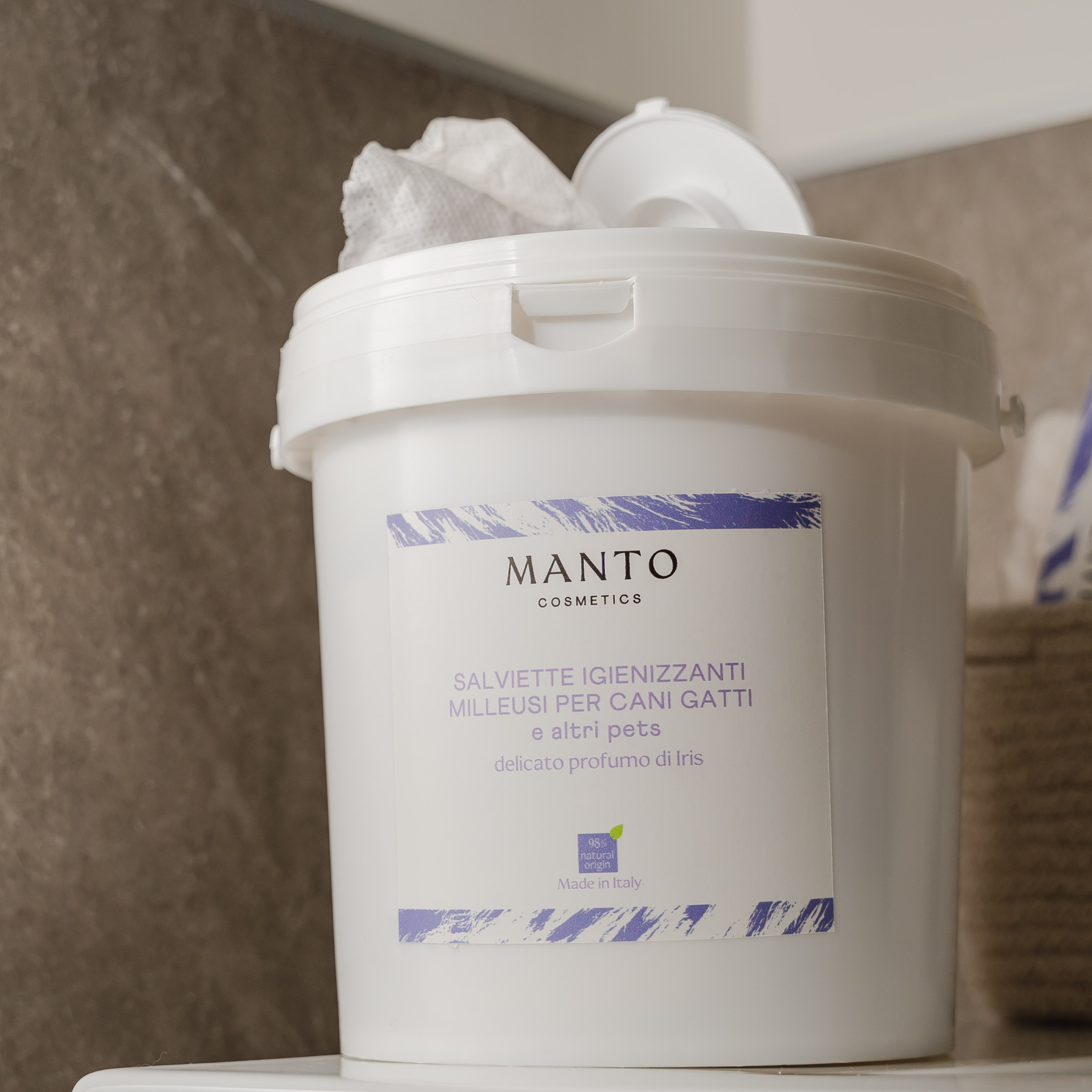 Contenitore di salviette igienizzanti per cani e gatti Manto, profumo delicato di iris, Made in Italy.